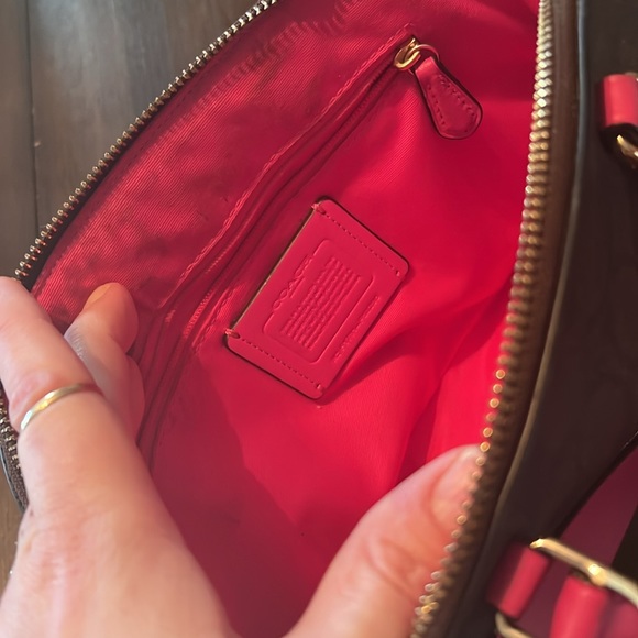 Coach purse - Picture 4 of 4